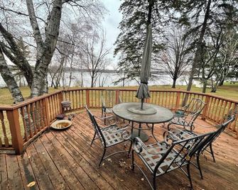 Midcentury Lake Home! - White Bear Lake - Varanda