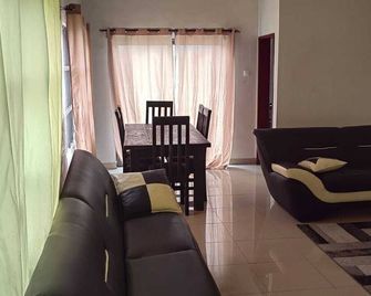 Charming 2-bedroom apartment with WiFi and AC in Cotonou - Cotonou - Oturma odası