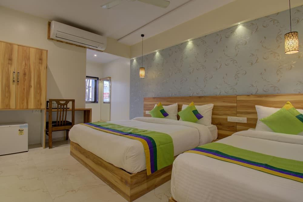 Hotel Amisha International - Surat - Schlafzimmer