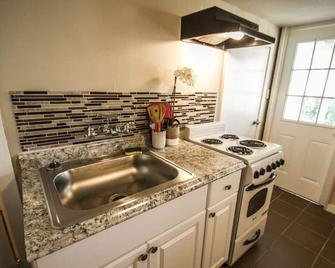 Hays #B Near Downtown Guest Studio - San Antonio - Cocina