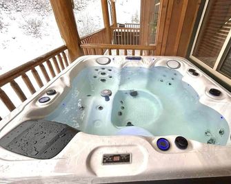 Apex Lookout Hiking Basecamp with Hot Tub - Keremeos