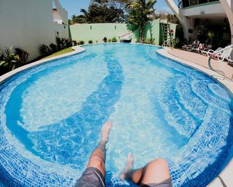 Room2Board Hostel And Surf School - Jacó - Pool