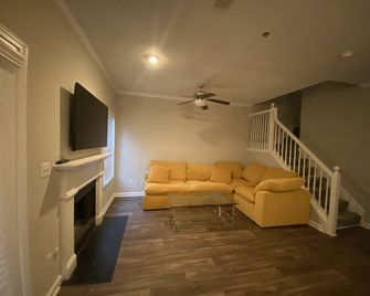 Buckhead 3br Townhouse - Brookhaven - Living room