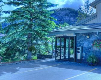 Quiet + Cozy Rockies Condo | Rundle View Balcony! - Banff - Budynek