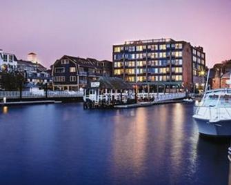 Stay right on Thames Street -The heart of Newport- ON the Water - Newport - Außenansicht
