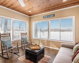 Pure Michigan At Pine Lake - Swim, Boat, Fun! - Plainwell - Sala de estar