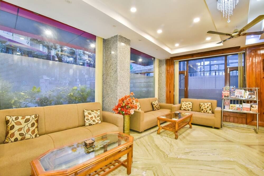 The Posh Hotel near Mall Road with Hassle Free Covered Parking - דרמאסאלה - לובי