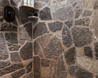 The Castles - Private Hot Tub & Lake Views - Sandpoint