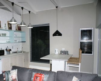 101 On Tenth Avenue, Home Away From Home In Sa - Gonubie - Kitchen