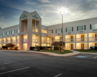 HomeTown Inn by Red Roof East Syracuse - East Syracuse - Gebäude