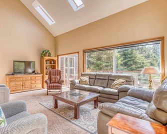 Gorgeous Custom Home with Ocean Views - Otter Rock - Sala de estar