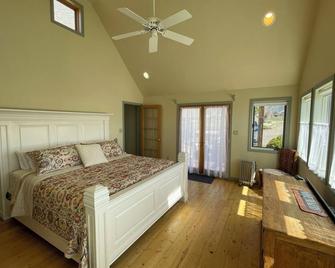 Charming farmhouse in Historic Spring City with AC, WiFi, and full kitchen. - Spring City - Habitación