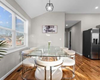 Luxury 3br 3ba Modern Escape - Middletown - Їдальня