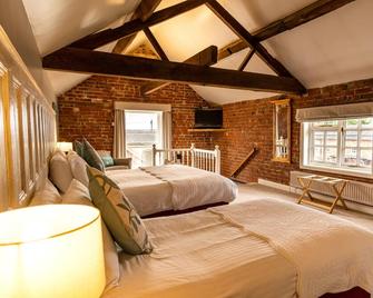 Donington Park Farmhouse Hotel - Derby - Bedroom