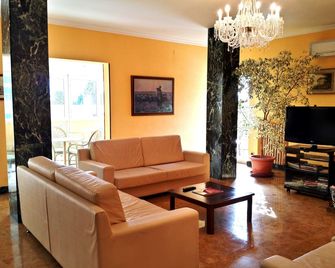 هوتل ريو - San Remo - غرفة معيشة