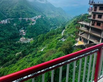 Ar Mountain Breeze - 穆索 - 陽台