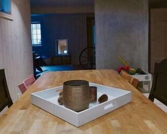 Large cabin at Nesfjellet with lovely view, inddor Jacuzzi & sauna - Nesbyen - Dining room