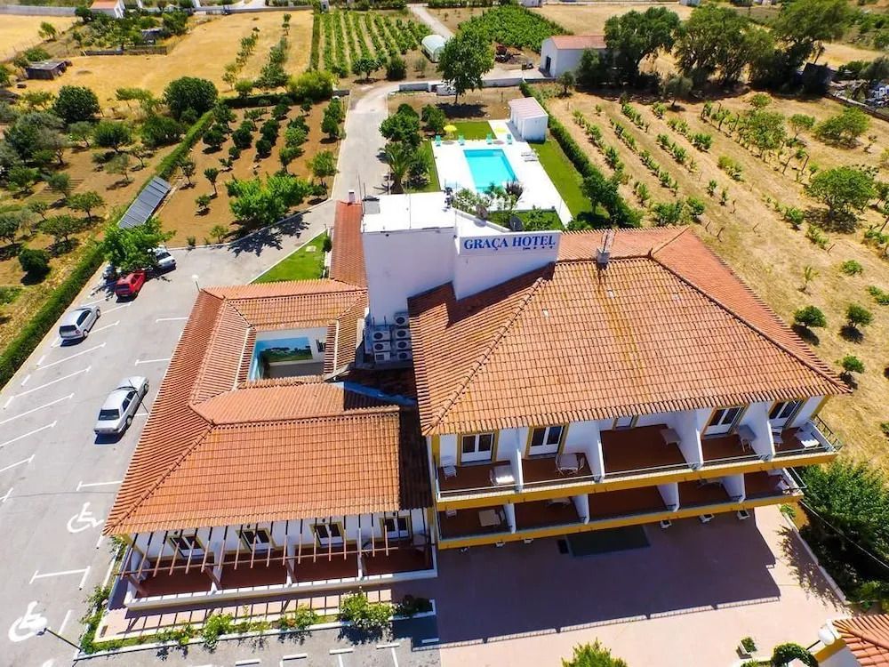 Graca Hotel - אבורה