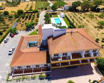 Graca Hotel - אבורה