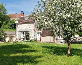Charming renovated farmhouse in Burgundy, near Vezelay. - Dornecy - Edificio