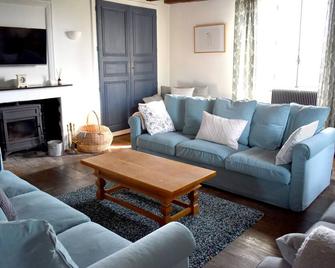 Luxury French Manoir Beaulieu - Large Private Swimming Pool - Exclusive Use - Salles-Lavalette - Sala de estar