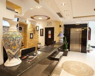 Hotel Colombe - Oran - Rezeption