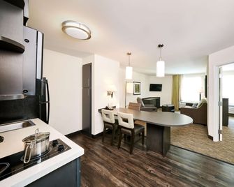 Sonesta Simply Suites Chicago O'Hare Airport - Schiller Park - Ložnice