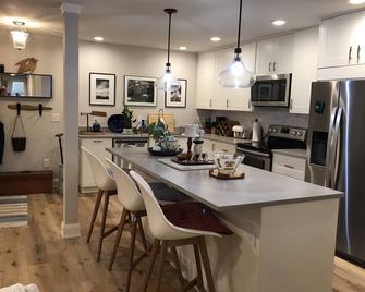 Updated condo in walkable Myers Park - Charlotte - Küche