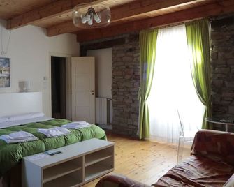 Casa del Prato tra vigneti, noccioleti e paesaggi mozzafiato - Roccaverano - Habitación