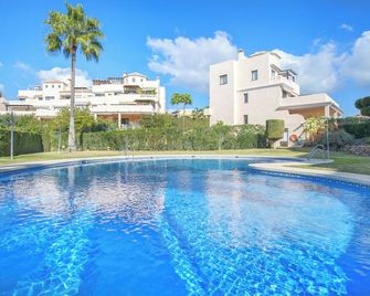 2 Roms Leilighet I El Manantial, Elviria - Elviria - Pool