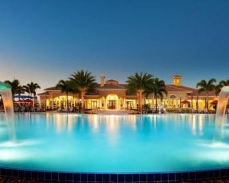 Beautiful Home on Golf Course with Golf Perks and more! - Immokalee - Piscina
