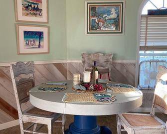 Villa in Secluded Whale Point - Gregory Town - Essbereich