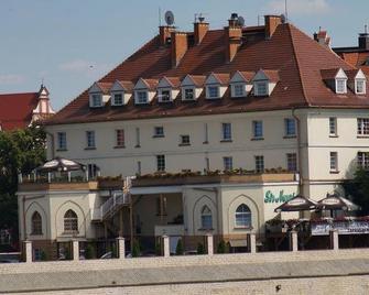 Hotel Piast - Opolí - Budova
