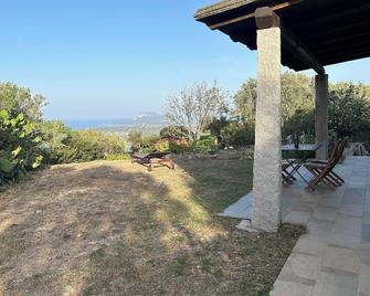 Emerald Holiday Mirto - Apartment in Villa - San Pantaleo - Innenhof