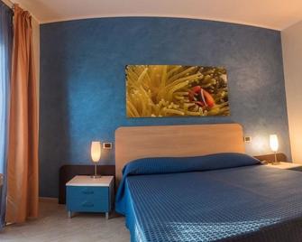 Hotel Mirage - Torre Santa Sabina - Bedroom