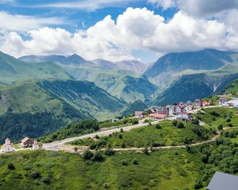 Good Aura Hotel - Gudauri - Widok na zewnątrz