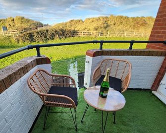 The Beach House - Prestatyn - Balcony