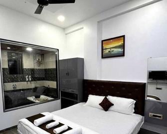 Relax Beach Resort - Alibag - Bedroom