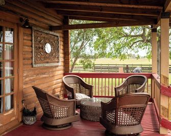 Twins Red Cabin Escape - Okeechobee