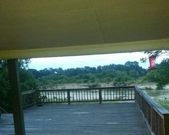 Nueces River, Texas Hill country,Private Riverfront Property on the Nueces River - Uvalde - Balcón