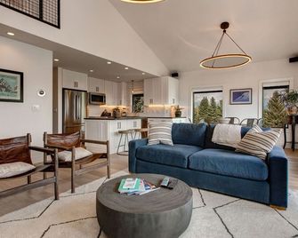 Abode at Rendezvous | Private Entrance & Large Deck | Access to Sundance Club Pool - Teton Village - Living room