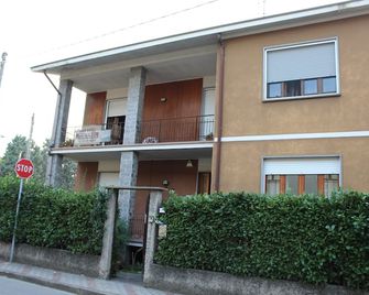 B&B Milano Malpensa 1 - Castano Primo - Edificio