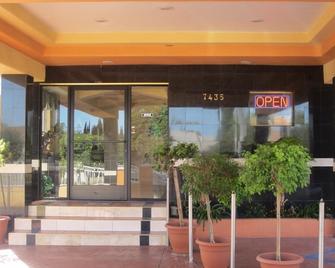 Starlight Inn Canoga Park - Los Angeles - Building