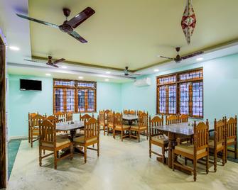 Meera Motels & Residency - Betalbatim - Restaurace