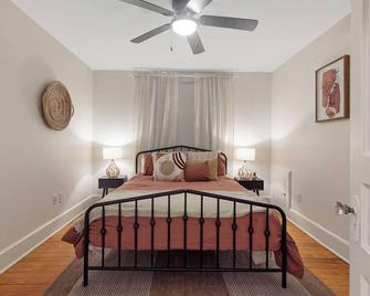 Historic Downtown Wake Forest Bungalow - Wake Forest - Slaapkamer