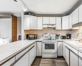 Oceanfront 2nd floor condo with river ocean views balcony - Neskowin - Cocina