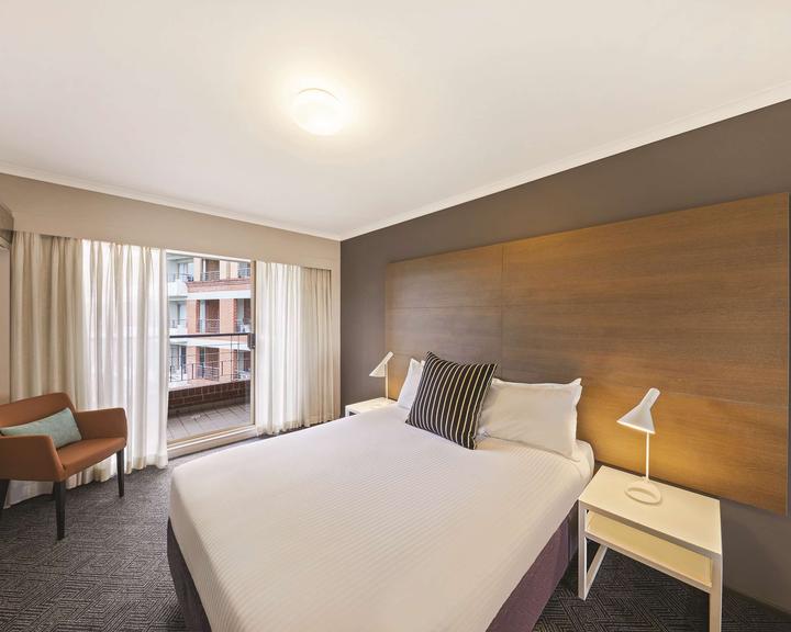 Adina Apartment Hotel Sydney Surry Hills Sydney Nsw Australia Compare Deals