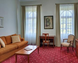 Gourmet Hotel Villa Patriot - Mariánské Lázně - Olohuone