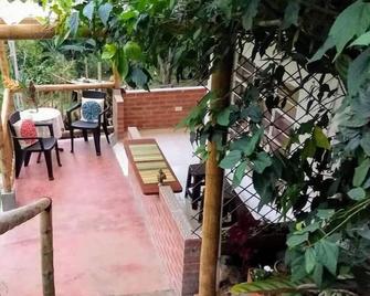 Apart-study in the middle of nature with a view of Cali and the Valle del Cauca. - El Banco - Patio