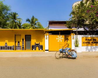Zostel Mumbai - Mumbai - Building